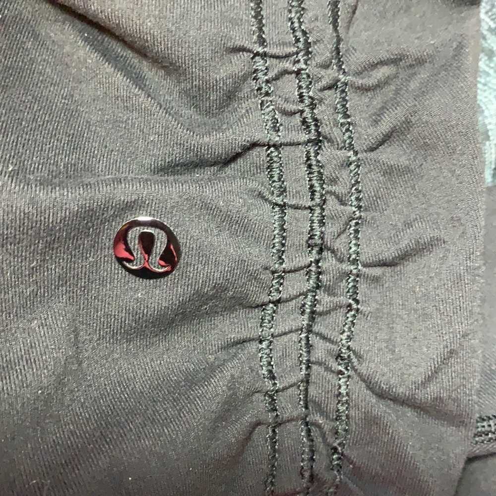 Lululemon - Picture 3 of 4